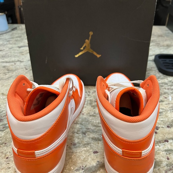 Air Jordan Mid SE - Picture 5 of 7